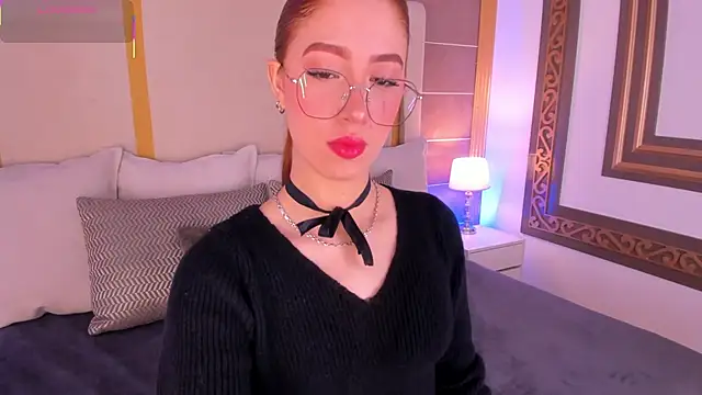 Snapshot of AbigailCarter chatting on October 20, 2025, 12:02 am AbigailCarter online show from October 20, 2025, 12:02 am