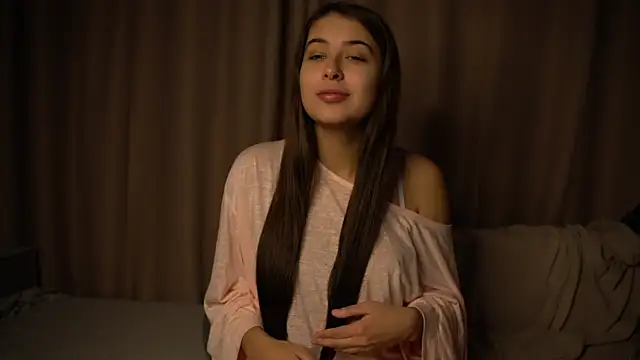 elisa moon online show from December 3, 2025, 10:58 am