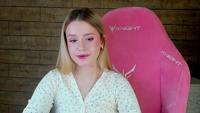 MilanaBalmain online show from March 4, 2026, 4:26 pm