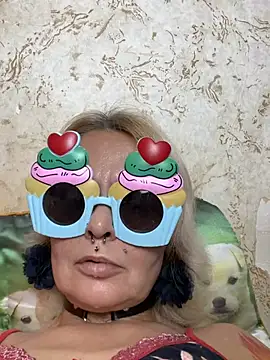 Snapshot of Gardener_of_Illusions chatting on June 22, 2026, 2:50 am Gardener of Illusions online show from June 22, 2026, 2:50 am