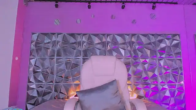 Snapshot of keendaall chatting on March 12, 2025, 12:47 pm keendaall online show from March 12, 2025, 12:47 pm