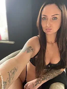 Snapshot of Vixen_Paris chatting on March 11, 2025, 12:28 pm Vixen Paris online show from March 11, 2025, 12:28 pm