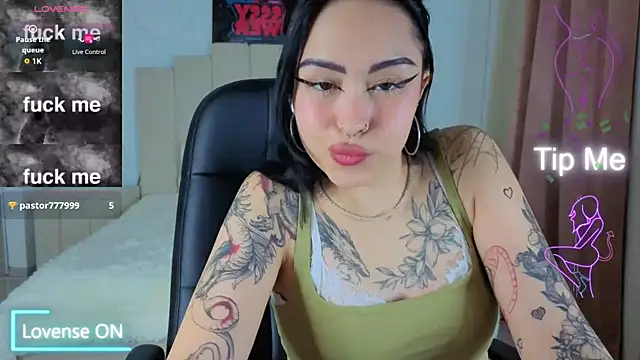 Snapshot of baby__kim chatting on December 19, 2025, 8:44 pm baby kim online show from December 19, 2025, 8:44 pm