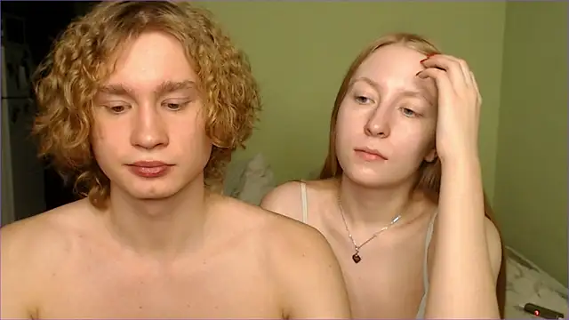 Snapshot of AliceStoneJhonyStone chatting on December 20, 2025, 6:44 pm AliceStoneJhonyStone online show from December 20, 2025, 6:44 pm