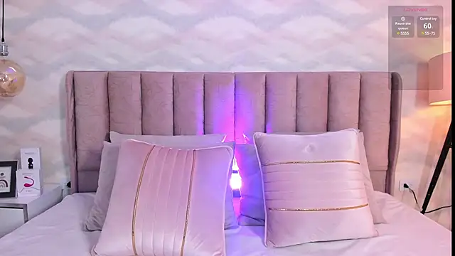 im nika  online show from March 7, 2025, 12:56 pm