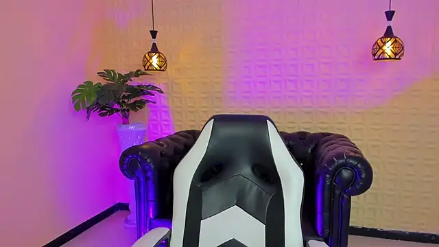 Snapshot of estrella_bigboobs14 chatting on October 15, 2025, 7:16 am estrella bigboobs14 online show from October 15, 2025, 7:16 am