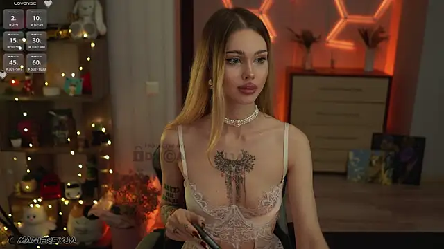 Snapshot of ManiFreyja chatting on November 7, 2025, 7:51 pm ManiFreyja online show from November 7, 2025, 7:51 pm