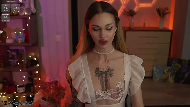 Snapshot of ManiFreyja chatting on November 4, 2025, 8:01 pm ManiFreyja online show from November 4, 2025, 8:01 pm