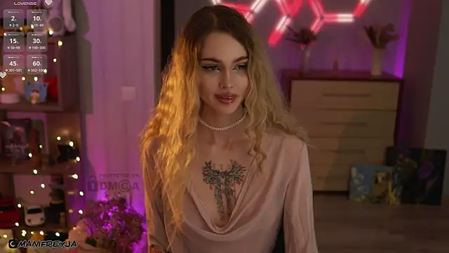 Snapshot of ManiFreyja chatting on November 3, 2025, 7:17 pm ManiFreyja online show from November 3, 2025, 7:17 pm