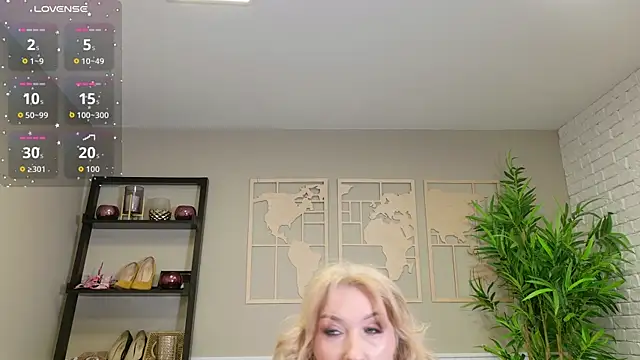 Snapshot of LadyLeea chatting on May 13, 2026, 5:03 am LadyLeea online show from May 13, 2026, 5:03 am