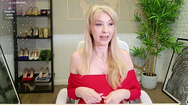 Snapshot of LadyLeea chatting on May 12, 2026, 5:04 am LadyLeea online show from May 12, 2026, 5:04 am