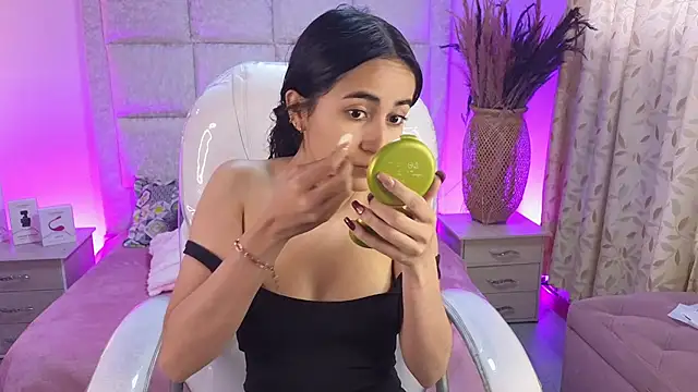 Mia Fischer online show from April 9, 2026, 12:00 pm