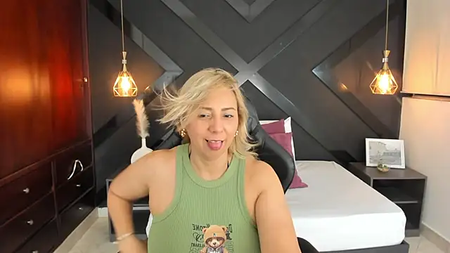 Snapshot of andre_soto_ chatting on March 11, 2025, 2:10 am andre soto online show from March 11, 2025, 2:10 am