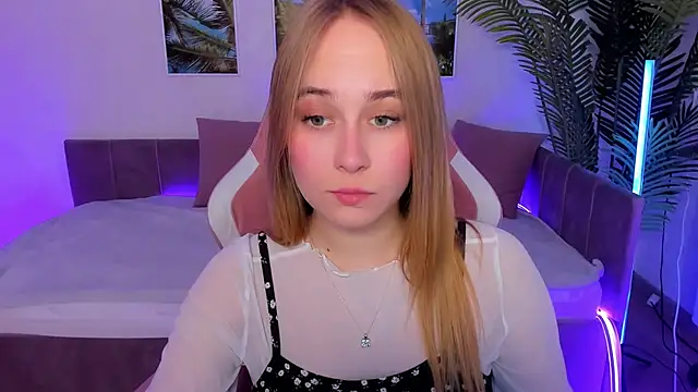 Snapshot of LianaBright chatting on March 6, 2025, 8:41 am LianaBright online show from March 6, 2025, 8:41 am