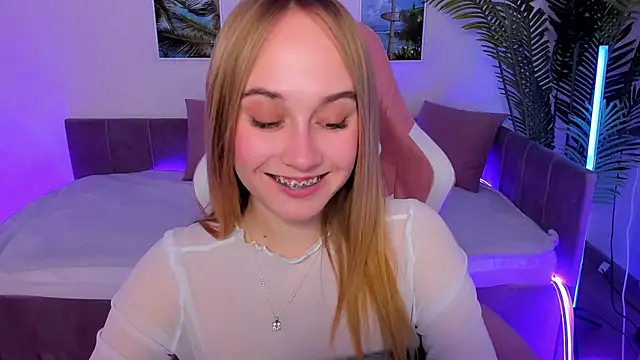 Snapshot of LianaBright chatting on March 6, 2025, 11:47 am LianaBright online show from March 6, 2025, 11:47 am