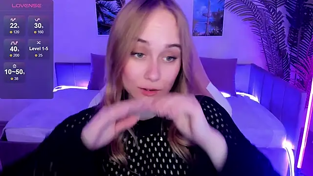 Snapshot of LianaBright chatting on March 18, 2025, 12:06 pm LianaBright online show from March 18, 2025, 12:06 pm