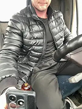 Snapshot of AlexGWoW chatting on March 12, 2025, 6:29 am AlexGWoW online show from March 12, 2025, 6:29 am