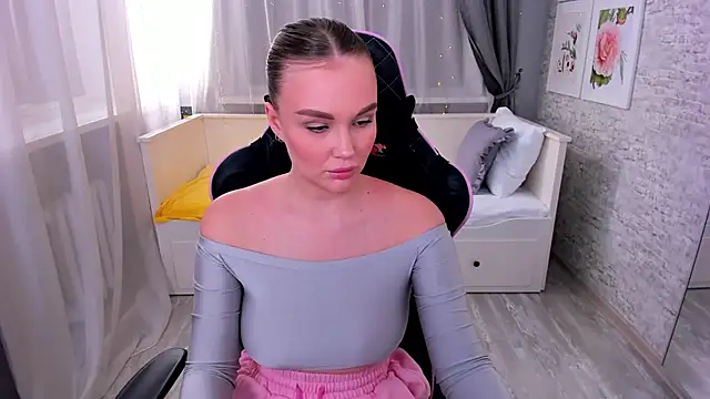 Snapshot of KiraDaring chatting on February 6, 2025, 7:40 pm KiraDaring online show from February 6, 2025, 7:40 pm