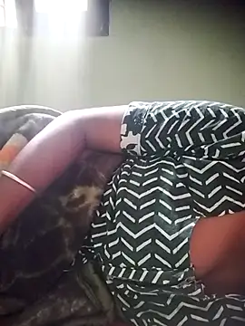 Snapshot of aadhini01 chatting on November 25, 2025, 7:52 am aadhini01 online show from November 25, 2025, 7:52 am