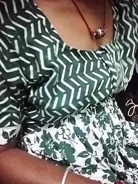 Snapshot of aadhini01 chatting on November 2, 2025, 6:46 pm aadhini01 online show from November 2, 2025, 6:46 pm