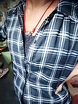 Snapshot of aadhini01 chatting on December 14, 2025, 7:25 am aadhini01 online show from December 14, 2025, 7:25 am