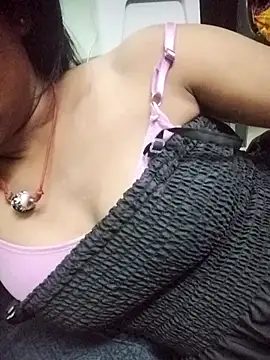 Snapshot of aadhini01 chatting on October 31, 2025, 6:59 pm aadhini01 online show from October 31, 2025, 6:59 pm