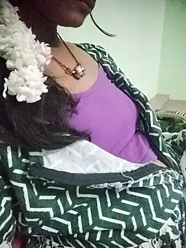 Snapshot of aadhini01 chatting on November 8, 2025, 5:49 pm aadhini01 online show from November 8, 2025, 5:49 pm