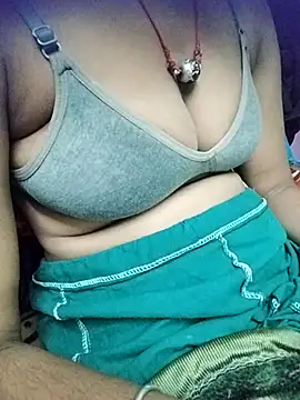 Snapshot of aadhini01 chatting on December 5, 2025, 5:55 pm aadhini01 online show from December 5, 2025, 5:55 pm