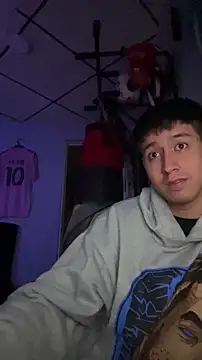 Snapshot of Stiven_017 chatting on February 19, 2026, 12:29 am Stiven 017 online show from February 19, 2026, 12:29 am