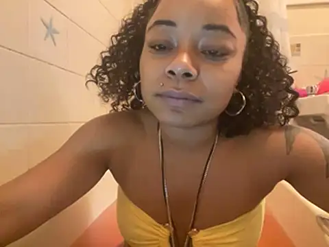 Snapshot of ChloeRebel chatting on December 21, 2024, 6:33 pm ChloeRebel online show from December 21, 2024, 6:33 pm