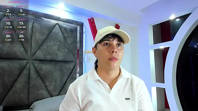 Snapshot of AbbySmiitth_ chatting on February 11, 2026, 10:20 pm AbbySmiitth online show from February 11, 2026, 10:20 pm