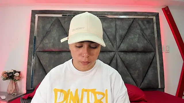 Snapshot of AbbySmiitth_ chatting on December 19, 2025, 7:05 pm AbbySmiitth online show from December 19, 2025, 7:05 pm