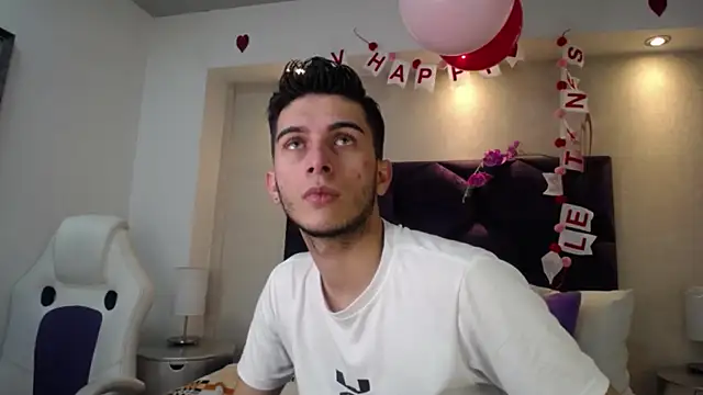 Snapshot of MrWilliseo chatting on February 17, 2025, 9:00 pm MrWilliseo online show from February 17, 2025, 9:00 pm