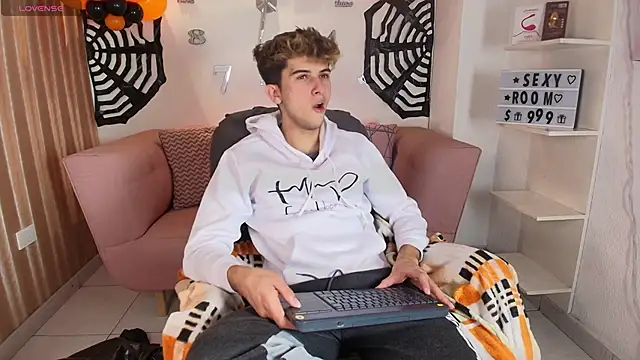 Snapshot of MrWilliseo chatting on October 12, 2025, 7:37 pm MrWilliseo online show from October 12, 2025, 7:37 pm