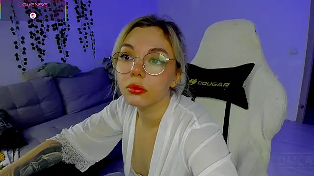 whoa-hoa-hoa-hoa-hoa online show from November 13, 2025, 3:49 pm