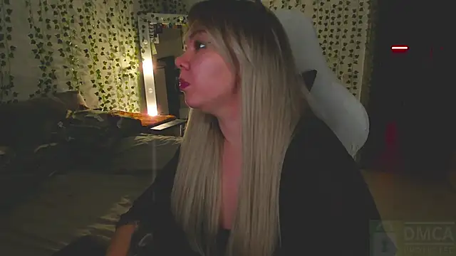 Snapshot of whoa-hoa-hoa-hoa-hoa chatting on February 24, 2026, 8:31 pm whoa-hoa-hoa-hoa-hoa online show from February 24, 2026, 8:31 pm