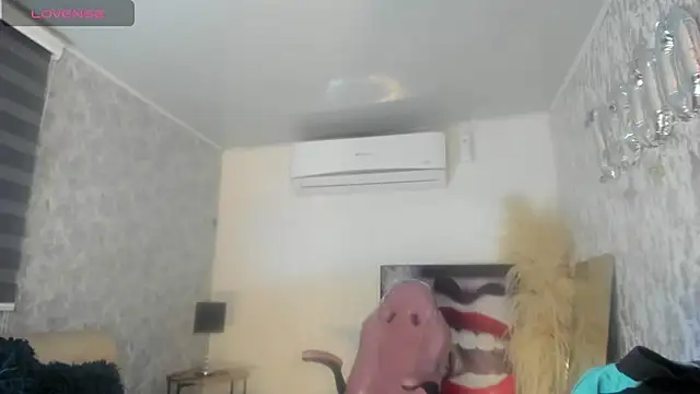 KENDER21  online show from November 27, 2025, 7:58 pm