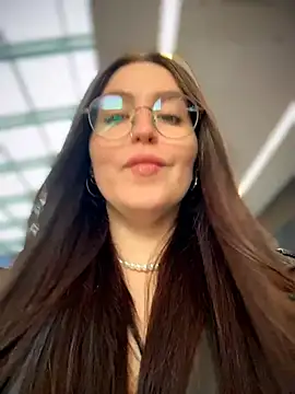 Snapshot of meow_girl chatting on April 8, 2026, 3:02 pm meow girl online show from April 8, 2026, 3:02 pm