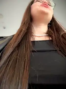 Snapshot of meow_girl chatting on April 13, 2026, 12:31 pm meow girl online show from April 13, 2026, 12:31 pm