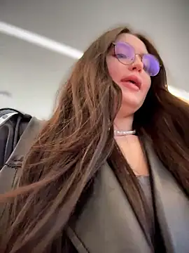 Snapshot of meow_girl chatting on April 1, 2026, 10:05 am meow girl online show from April 1, 2026, 10:05 am