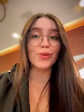 Snapshot of meow_girl chatting on April 23, 2026, 8:32 am meow girl online show from April 23, 2026, 8:32 am