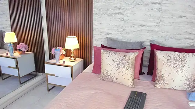 MadisonHunter2024 online show from January 9, 2026, 8:16 pm