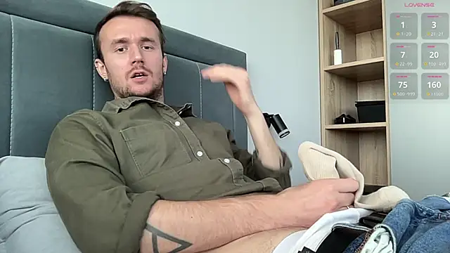 Snapshot of cute_mark chatting on September 25, 2025, 12:44 pm cute mark online show from September 25, 2025, 12:44 pm