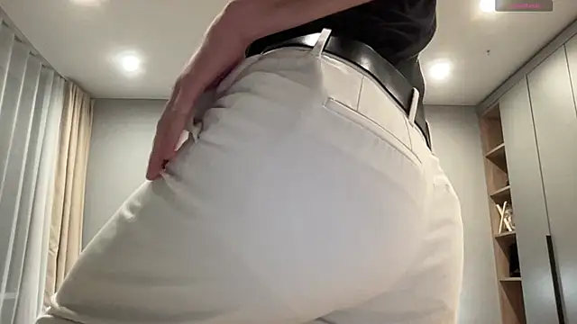 Snapshot of cute_mark chatting on November 18, 2025, 8:12 pm cute mark online show from November 18, 2025, 8:12 pm