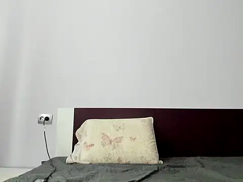 ElektraShine29 online show from December 3, 2025, 8:03 am