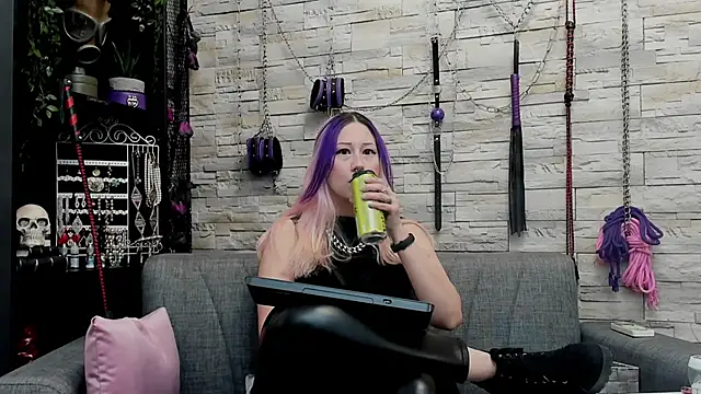 Snapshot of CruelMistress chatting on November 20, 2025, 3:12 pm CruelMistress online show from November 20, 2025, 3:12 pm