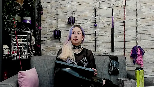 Snapshot of CruelMistress chatting on December 5, 2025, 12:54 am CruelMistress online show from December 5, 2025, 12:54 am