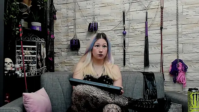 Snapshot of CruelMistress chatting on December 15, 2025, 12:49 am CruelMistress online show from December 15, 2025, 12:49 am