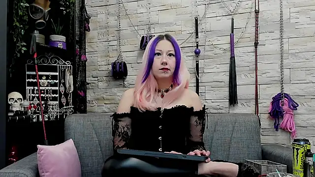 Snapshot of CruelMistress chatting on November 19, 2025, 2:39 pm CruelMistress online show from November 19, 2025, 2:39 pm