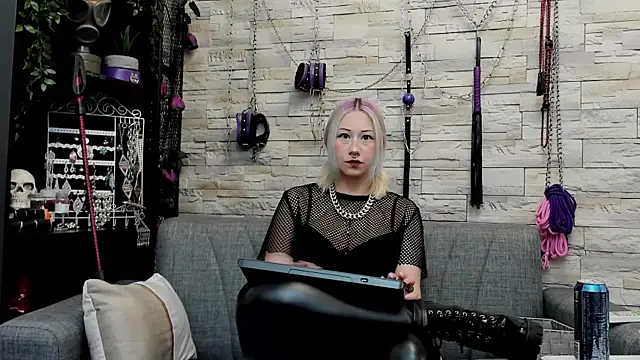 Snapshot of CruelMistress chatting on May 7, 2026, 12:48 am CruelMistress online show from May 7, 2026, 12:48 am